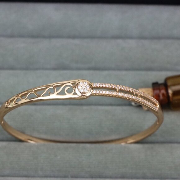 Elegant Rose Gold Bangle with Filigree & Sparkling Center Stone, XPBL0418 - Picture 9 of 12